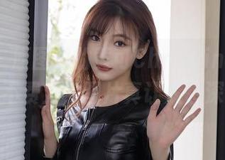 秀人网 – 原图里的黄可Christine，透明得毫不费力，图片真让人想深思。
