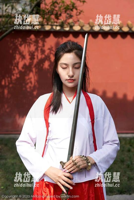 蜜桃社 - 在这一点点生活的无聊里，萌美Moemi的护士写真集就是个不错的下载选择呀。