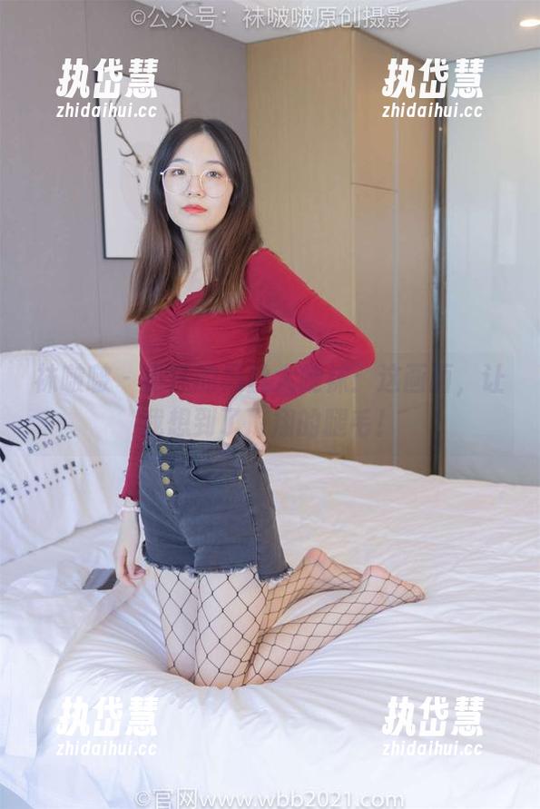 袜啵啵 - 小沫的黑丝大腿袜：这画面，让我想到了飞翔的腿毛！