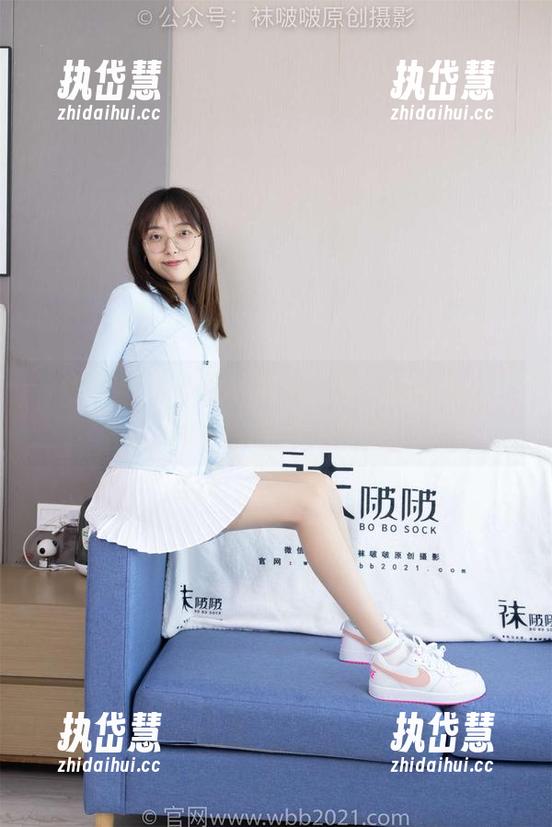 袜啵啵 - 写真花絮精选：稚予在jk制服里的小秘密和大搞怪