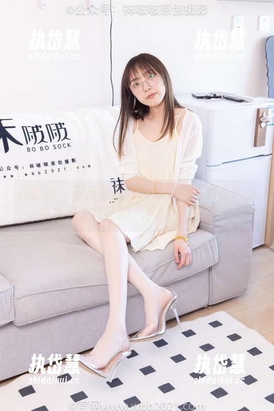 袜啵啵 - 苏苏的高跟凉鞋：我竟然在作品中找到了自己的“克制不得已”。