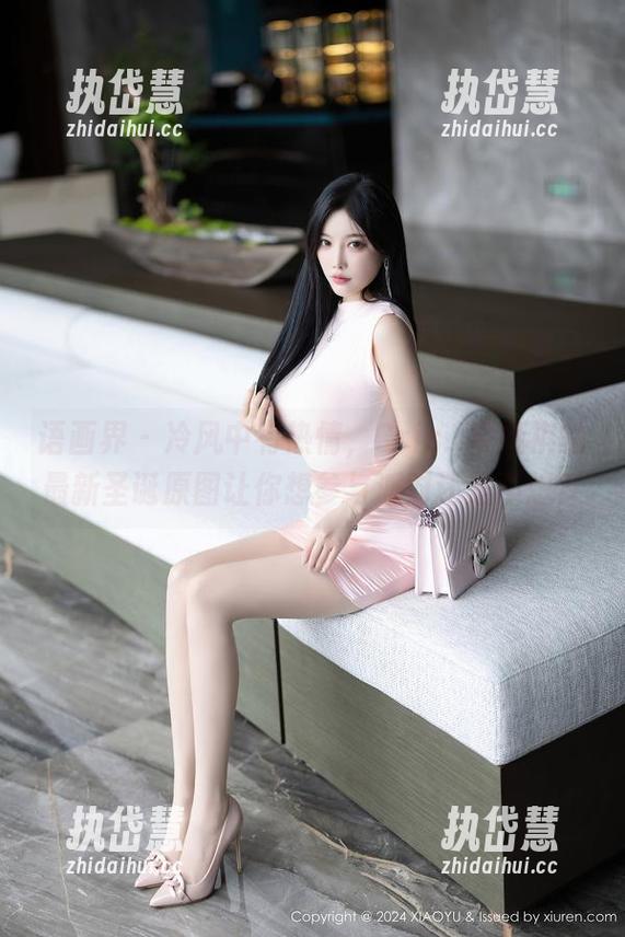 语画界 - 冷风中有热情，Cris_卓娅祺的最新圣诞原图让你想参与派对还是不想？