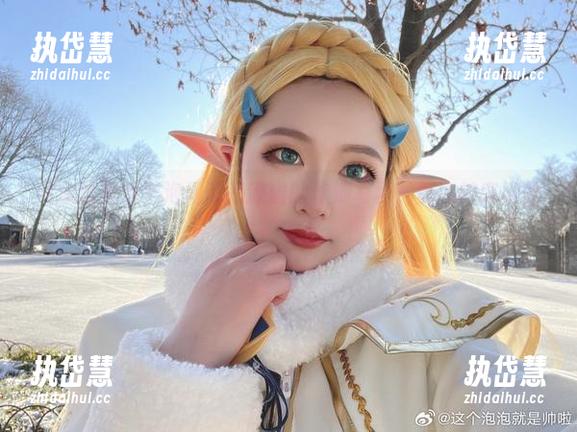 随意翻看这个泡泡就是逊啦的泳池写真，莫名被亮眼的水花吸引。