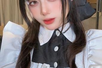 你想看阿九从不咕咕穿的皮衣？好吧，这些照片是免费的，别客气！