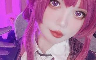 雪猫的私拍系列，泳池图包，听说水里有不同的灵魂？