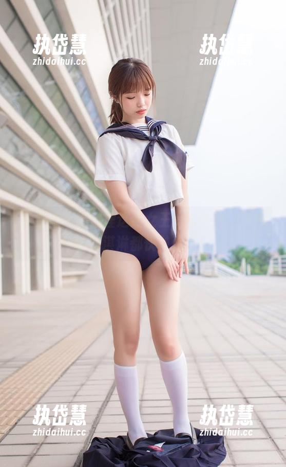 看雯妹不讲道理这组女王cos照片，连我的冰淇淋都快融化了！