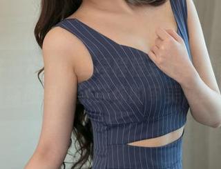 青豆客 – Kiren_程程程穿上学妹制服的最新图包，挑战你的审美底线。