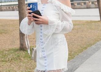 魔镜街拍 – 把自己的车展照搬进精选写真里——玲玲的街拍日志